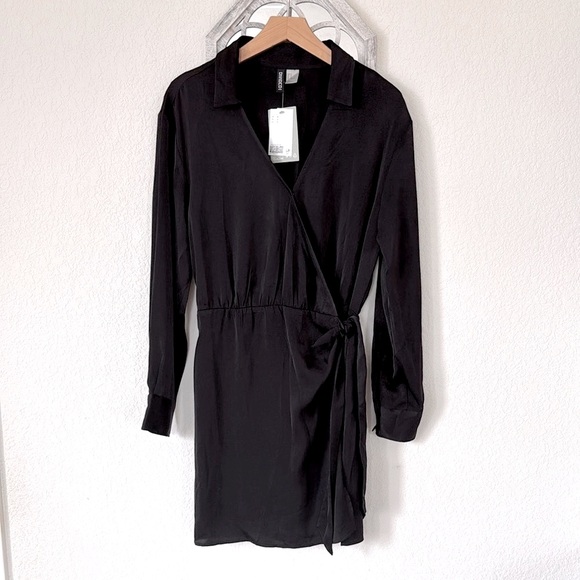 H&M Dresses & Skirts - H&M • Jet Black Long Sleeve Notched Collar Dress